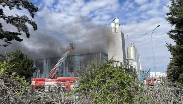 Konya’da bir fabrikaya ait depoda yangın çıktı